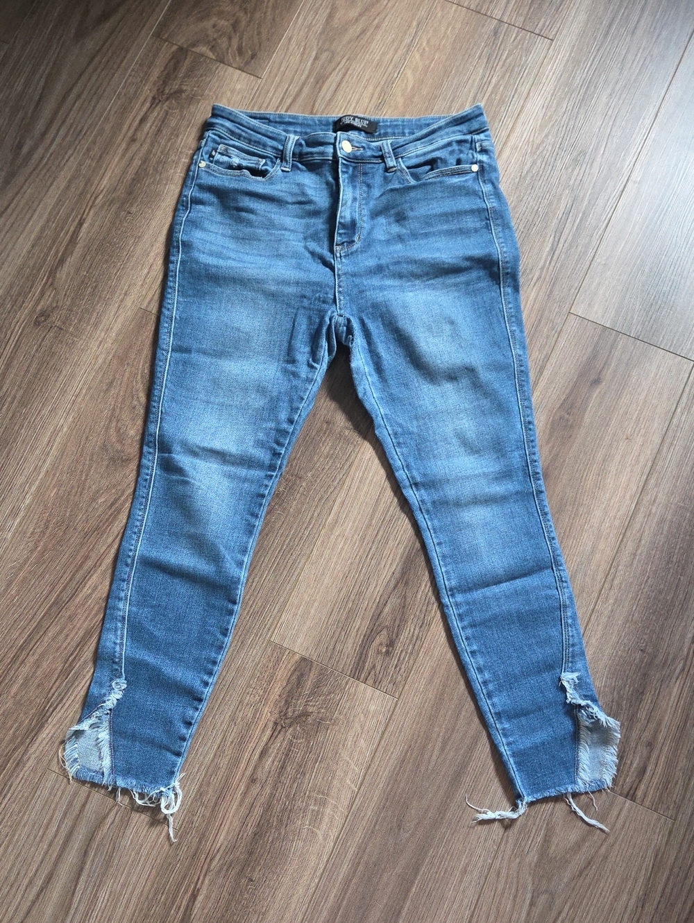 Judy Blue Medium Blue Ankle Skinny Jeans with Raw Frayed Hem